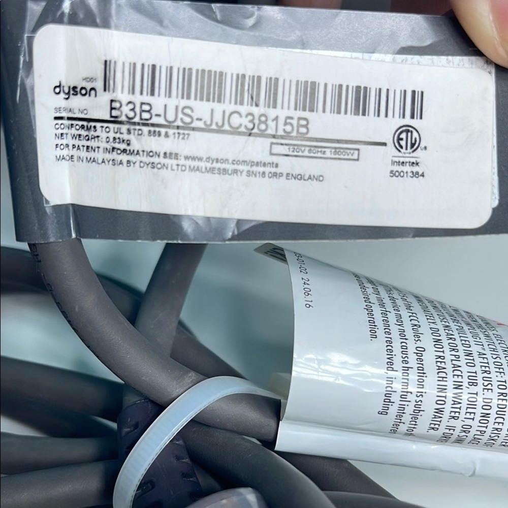 Dyson Supersonic Hair Dryer with 3 New Attachments – Only Used Once! - Picture 8 of 13